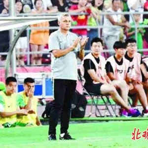 法兰克福新帅首秀开门红  